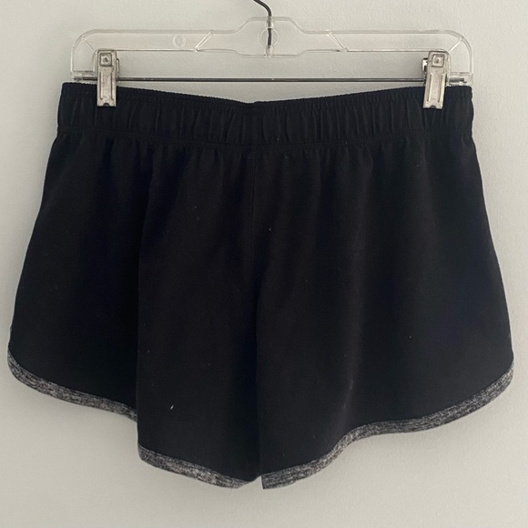 Under Armour Shorts - Picture 2 of 2